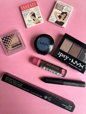 BUNDLE: Assorted Unused Makeup (Eyeliner, Eyeshadow, Blush, etc)